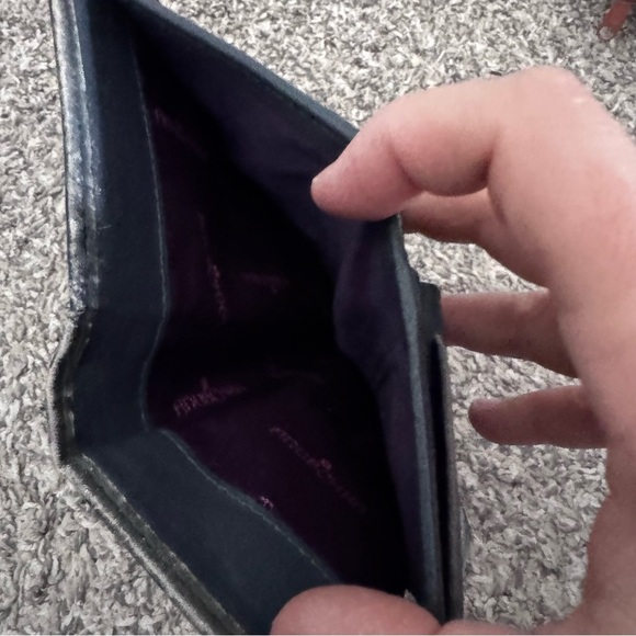 Anushka womans leather tri fold wallet Cardinal design - Picture 5 of 6